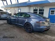 ✅ 2022 Tesla Model S • VIN: 5YJSA1E50NF486589 • Lot: 85444995. Wystawiony na Copart z przebiegiem 21 422 mil. Bezpłatny archiwum sprzedaży aukcyjnych z USA i szczegółowy raport historii pojazdu na DreamBid. Zdjęcie 2.