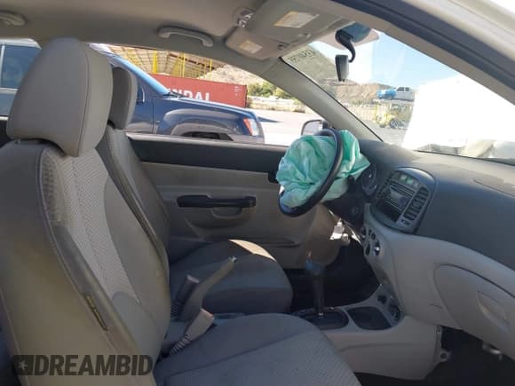 ✅ 2010 Hyundai Accent GS • VIN: KMHCM3AC4AU185476 • Lot: 43540755. Wystawiony na IAAI z przebiegiem 162 930 mil. Bezpłatny archiwum sprzedaży aukcyjnych z USA i szczegółowy raport historii pojazdu na DreamBid. Zdjęcie 5.