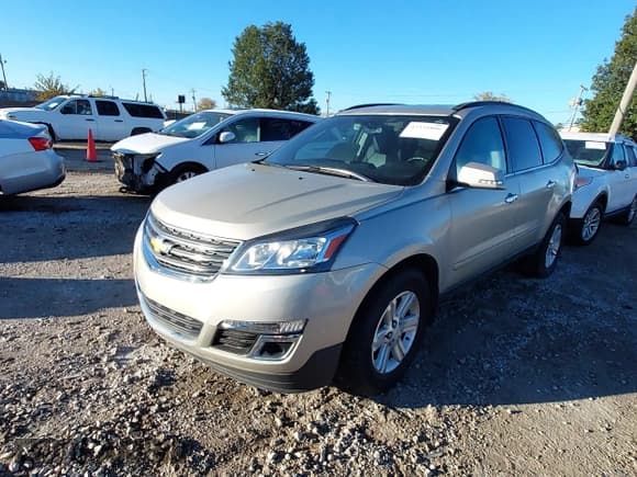 ✅ 2014 Chevrolet Traverse LT • VIN: 1GNKRHKD0EJ113596 • Lot: 43534806. Listed on IAAI with 137,655 mi. Free auction sales archive from the USA and detailed vehicle history report at DreamBid. Image 2.