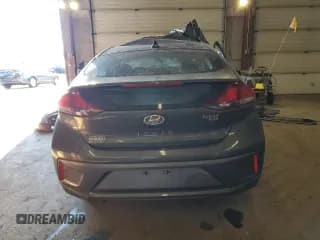✅ 2020 Hyundai Ioniq Blue • VIN: KMHC65LC9LU232331 • Lot: 87832035. Wystawiony na Copart z przebiegiem 83 358 mil. Bezpłatny archiwum sprzedaży aukcyjnych z USA i szczegółowy raport historii pojazdu na DreamBid. Zdjęcie 6.