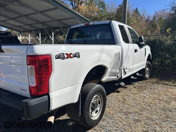 ✅ 2017 Ford F-250 XLT • VIN: 1FT7X2B62HED20524 • Lot: 43694216. Wystawiony na IAAI z przebiegiem 43 901 mil. Bezpłatny archiwum sprzedaży aukcyjnych z USA i szczegółowy raport historii pojazdu na DreamBid. Zdjęcie 4.