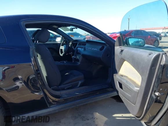 ✅ 2012 Ford Mustang V6 • VIN: 1ZVBP8AM2C5280996 • Лот: 43629091. Опубликован ранее на IAAI с пробегом 148 800 миль. Бесплатный доступ к архиву аукционных продаж из США и подробный отчёт об истории автомобиля на DreamBid. Изображение 5.