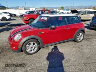 ✅ 2012 MINI Hardtop • VIN: WMWSU3C50CT262851 • Лот: 97209815. Опубликован ранее на Copart с пробегом 126 064 миль. Бесплатный доступ к архиву аукционных продаж из США и подробный отчёт об истории автомобиля на DreamBid. Изображение 1.