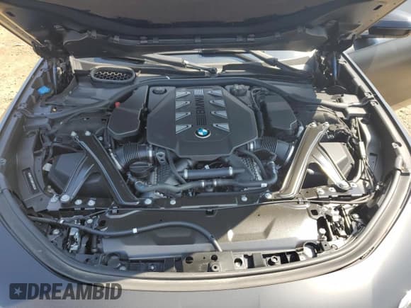 ✅ 2024 BMW 7 Series 760i xDrive • VIN: WBA33EJ00RCS16942 • Lot: 68005105. Wystawiony na Copart z przebiegiem 26 937 mil. Bezpłatny archiwum sprzedaży aukcyjnych z USA i szczegółowy raport historii pojazdu na DreamBid. Zdjęcie 11.