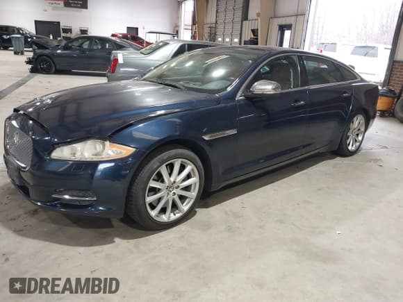 ✅ 2011 Jaguar XJ XJL • VIN: SAJWA2GB7BLV09743 • Lot: 43781893. Wystawiony na IAAI z przebiegiem 87 872 mil. Bezpłatny archiwum sprzedaży aukcyjnych z USA i szczegółowy raport historii pojazdu na DreamBid. Zdjęcie 2.