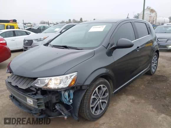 2020 Chevrolet Sonic LT с VIN 1G1JD6SB4L4105155, выставлен на аукционе IAAI как лот 41166074 с пробегом 47 279 миль миль и . История ставок и продаж доступна на DreamBid. Изображение 18.
