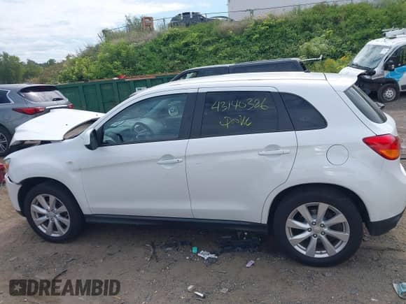 2014 Mitsubishi Outlander ES с VIN 4A4AR3AU3EE027371, выставлен на аукционе IAAI как лот 43140326 с пробегом 114 059 миль миль и . История ставок и продаж доступна на DreamBid. Изображение 14.