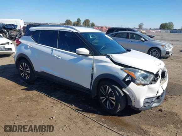 ✅ 2018 Nissan Kicks SV • VIN: 3N1CP5CU0JL530397 • Lot: 43540001. Wystawiony na IAAI z przebiegiem 102 270 mil. Bezpłatny archiwum sprzedaży aukcyjnych z USA i szczegółowy raport historii pojazdu na DreamBid. Zdjęcie 1.