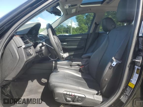 ✅ 2015 BMW 3 Series 328i xDrive • VIN: WBA3B5G50FNS15604 • Lot: 56861715. Wystawiony na Copart z przebiegiem 129 615 mil. Bezpłatny archiwum sprzedaży aukcyjnych z USA i szczegółowy raport historii pojazdu na DreamBid. Zdjęcie 7.