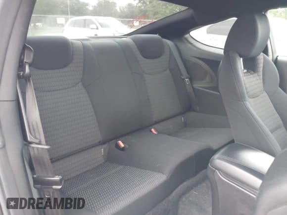 ✅ 2014 Hyundai Genesis Coupe Premium • VIN: KMHHT6KDXEU116203 • Lot: 42708363. Wystawiony na IAAI z przebiegiem 74 099 mil. Bezpłatny archiwum sprzedaży aukcyjnych z USA i szczegółowy raport historii pojazdu na DreamBid. Zdjęcie 8.