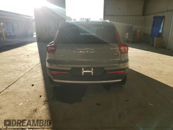 ✅ 2024 Volvo XC40 Core Bright Theme • VIN: YV4L12UK1R2284609 • Лот: 90539715. Опубликован ранее на Copart с пробегом Не указан. Бесплатный доступ к архиву аукционных продаж из США и подробный отчёт об истории автомобиля на DreamBid. Изображение 6.