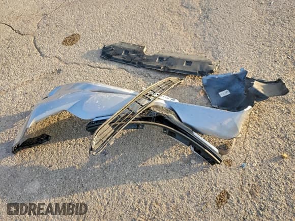 ✅ 2016 Toyota RAV4 XLE • VIN: 2T3RFREV5GW480816 • Lot: 93900765. Listed on Copart with 123,799 mi. Free auction sales archive from the USA and detailed vehicle history report at DreamBid. Image 13.