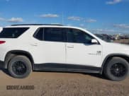✅ 2019 Chevrolet Traverse LT Cloth • VIN: 1GNERGKW1KJ137975 • Lot: 43710356. Wystawiony na IAAI z przebiegiem 168 596 mil. Bezpłatny archiwum sprzedaży aukcyjnych z USA i szczegółowy raport historii pojazdu na DreamBid. Zdjęcie 13.
