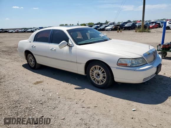 ✅ 2007 Lincoln Town Car Signature Limited • VIN: 1LNHM82W57Y638324 • Лот: 84647375. Опубликован ранее на Copart с пробегом 157 554 миль. Бесплатный доступ к архиву аукционных продаж из США и подробный отчёт об истории автомобиля на DreamBid. Изображение 4.