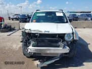 ✅ 2022 Jeep Renegade Limited • VIN: ZACNJDD17NPN99006 • Lot: 43304897. Wystawiony na IAAI z przebiegiem 26 206 mil. Bezpłatny archiwum sprzedaży aukcyjnych z USA i szczegółowy raport historii pojazdu na DreamBid. Zdjęcie 13.