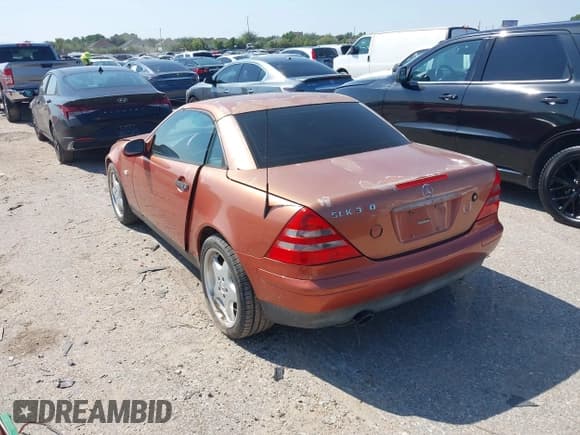 ✅ 2000 Mercedes-Benz SLK 230 Kompressor • VIN: WDBKK47F9YF146067 • Lot: 43165689. Wystawiony na IAAI z przebiegiem 152 388 mil. Bezpłatny archiwum sprzedaży aukcyjnych z USA i szczegółowy raport historii pojazdu na DreamBid. Zdjęcie 3.