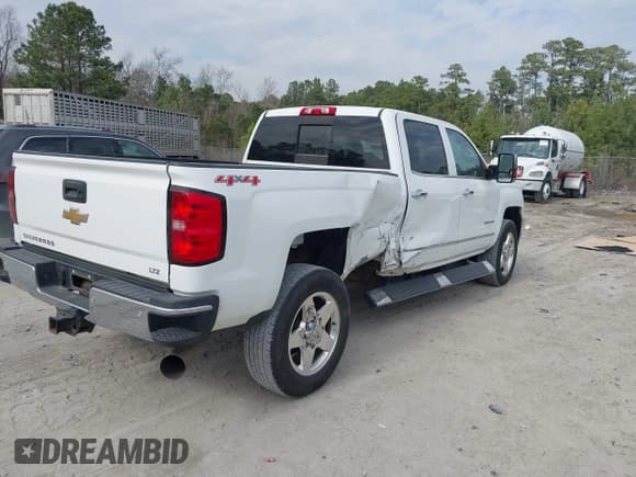 ✅ 2015 Chevrolet Silverado 2500HD LTZ • VIN: 1GC1KWE8XFF644532 • Lot: 41645727. Listed on IAAI with 133,860 mi. Free auction sales archive from the USA and detailed vehicle history report at DreamBid. Image 4.