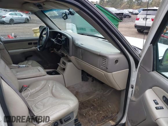 ✅ 2002 GMC Yukon XL SLT • VIN: 3GKFK16Z72G235501 • Lot: 42142462. Listed on IAAI with 261,657 mi. Free auction sales archive from the USA and detailed vehicle history report at DreamBid. Image 5.