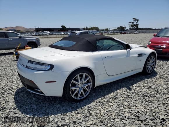✅ 2012 Aston Martin Vantage • VIN: SCFEKBBK0CGD16654 • Lot: 63149575. Wystawiony na Copart z przebiegiem 40 465 mil. Bezpłatny archiwum sprzedaży aukcyjnych z USA i szczegółowy raport historii pojazdu na DreamBid. Zdjęcie 3.