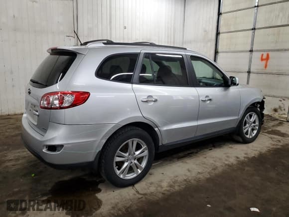 ✅ 2012 Hyundai Santa Fe Limited • VIN: 5XYZK3AB7CG162404 • Lot: 41693945. Listed on Copart with 110,404 mi. Free auction sales archive from the USA and detailed vehicle history report at DreamBid. Image 3.