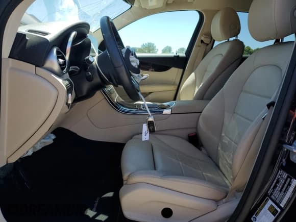 ✅ 2021 Mercedes-Benz GLC 300 • VIN: W1N0G8DB2MF871368 • Lot: 57252845. Listed on Copart with 35,247 mi. Free auction sales archive from the USA and detailed vehicle history report at DreamBid. Image 7.