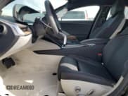 ✅ 2024 Lucid Air Pure • VIN: 50EA1PGA1RA006885 • Lot: 79312494. Wystawiony na Copart z przebiegiem 758 mil. Bezpłatny archiwum sprzedaży aukcyjnych z USA i szczegółowy raport historii pojazdu na DreamBid. Zdjęcie 7.