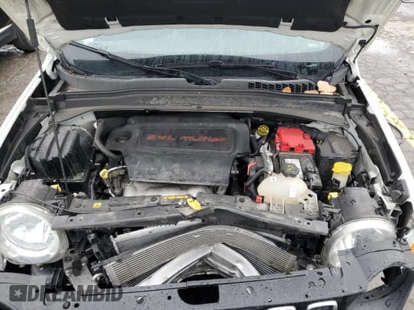 ✅ 2018 Jeep Renegade Latitude • VIN: ZACCJBBB7JPH12179 • Lot: 90022625. Listed on Copart with 57,038 mi. Free auction sales archive from the USA and detailed vehicle history report at DreamBid. Image 12.