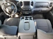 ✅ 2021 Chevrolet Silverado 1500 Custom • VIN: 3GCPYBEK5MG206090 • Lot: 69765274. Wystawiony na Copart z przebiegiem 43 782 mil. Bezpłatny archiwum sprzedaży aukcyjnych z USA i szczegółowy raport historii pojazdu na DreamBid. Zdjęcie 8.