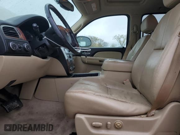 ✅ 2007 Chevrolet Suburban LTZ • VIN: 1GNFK16307J212002 • Lot: 90909825. Listed on Copart with 204,818 mi. Free auction sales archive from the USA and detailed vehicle history report at DreamBid. Image 7.