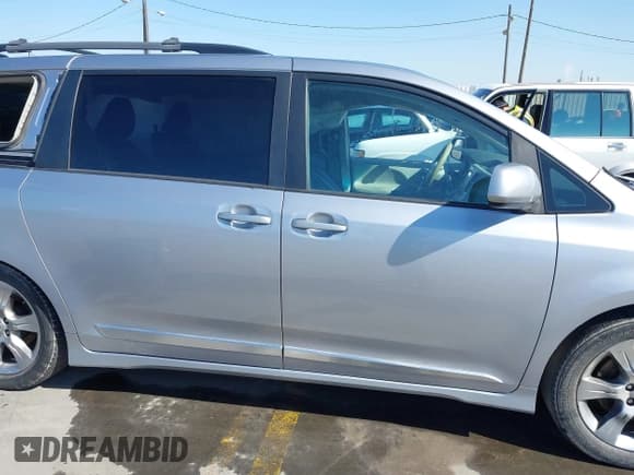✅ 2012 Toyota Sienna SE • VIN: 5TDXK3DC3CS189064 • Lot: 42022390. Listed on IAAI with 193,016 mi. Free auction sales archive from the USA and detailed vehicle history report at DreamBid. Image 13.