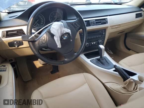 2011 BMW 3 Series z VIN WBAPG7G55BNN18564, wystawiony jako Copart lot #67601595 z przebiegiem 219 936 mil mil oraz Szkoda całkowita • Salvage title. Historia ofert i sprzedaży dostępna na DreamBid. Obrazek 8.