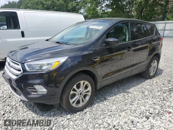 ✅ 2019 Ford Escape SE • VIN: 1FMCU9GD1KUB14644 • Лот: 65129795. Опубликован ранее на Copart с пробегом 83 918 миль. Бесплатный доступ к архиву аукционных продаж из США и подробный отчёт об истории автомобиля на DreamBid. Изображение 1.