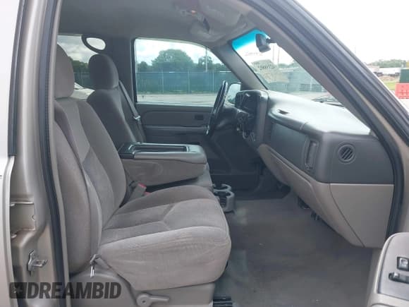 ✅ 2005 Chevrolet Avalanche LS • VIN: 3GNEC12Z75G226853 • Lot: 42358802. Wystawiony na IAAI z przebiegiem 152 375 mil. Bezpłatny archiwum sprzedaży aukcyjnych z USA i szczegółowy raport historii pojazdu na DreamBid. Zdjęcie 5.