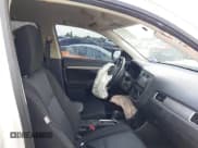 ✅ 2016 Mitsubishi Outlander SE • VIN: JA4AD3A35GZ003401 • Lot: 42572194. Wystawiony na IAAI z przebiegiem 78 185 mil. Bezpłatny archiwum sprzedaży aukcyjnych z USA i szczegółowy raport historii pojazdu na DreamBid. Zdjęcie 5.