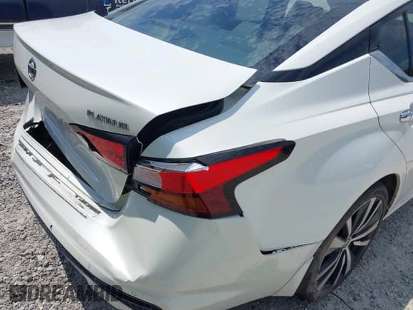 ✅ 2019 Nissan Altima Platinum • VIN: 1N4BL4FV4KC205015 • Lot: 42399281. Wystawiony na IAAI z przebiegiem 101 620 mil. Bezpłatny archiwum sprzedaży aukcyjnych z USA i szczegółowy raport historii pojazdu na DreamBid. Zdjęcie 20.