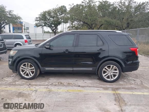 ✅ 2016 Ford Explorer XLT • VIN: 1FM5K7D89GGD22027 • Lot: 43841563. Wystawiony na IAAI z przebiegiem 96 581 mil. Bezpłatny archiwum sprzedaży aukcyjnych z USA i szczegółowy raport historii pojazdu na DreamBid. Zdjęcie 13.