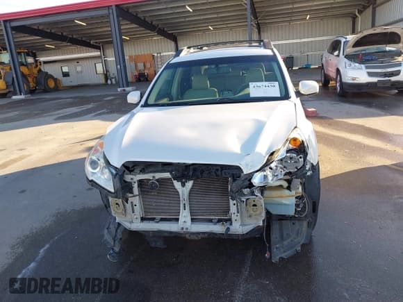 ✅ 2011 Subaru Outback Premium • VIN: 4S4BRCGC9B3386687 • Lot: 43674430. Listed on IAAI with 84,725 mi. Free auction sales archive from the USA and detailed vehicle history report at DreamBid. Image 13.