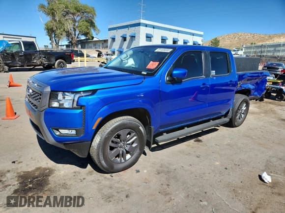 ✅ 2025 Nissan Frontier SV • VIN: 1N6ED1EK7SN621555 • Lot: 81495695. Wystawiony na Copart z przebiegiem 5 180 mil. Bezpłatny archiwum sprzedaży aukcyjnych z USA i szczegółowy raport historii pojazdu na DreamBid. Zdjęcie 1.