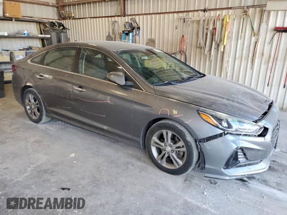 2018 Hyundai Sonata Limited с VIN 5NPE34AF4JH638151, выставлен на аукционе Copart как лот 86695965 с пробегом 103 329 миль миль и Списание • Salvage title. История ставок и продаж доступна на DreamBid. Изображение 4.
