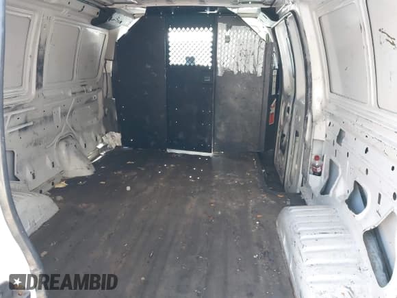 ✅ 2013 Ford Econoline Cargo Commercial • VIN: 1FTNE1EWXDDB31705 • Lot: 43899797. Wystawiony na IAAI z przebiegiem 185 781 mil. Bezpłatny archiwum sprzedaży aukcyjnych z USA i szczegółowy raport historii pojazdu na DreamBid. Zdjęcie 12.