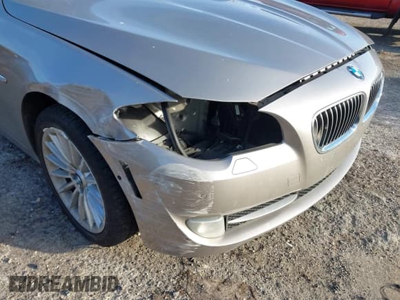 ✅ 2011 BMW 5 Series 535i • VIN: WBAFR7C58BC805307 • Lot: 43662861. Listed on IAAI with 220,750 mi. Free auction sales archive from the USA and detailed vehicle history report at DreamBid. Image 6.