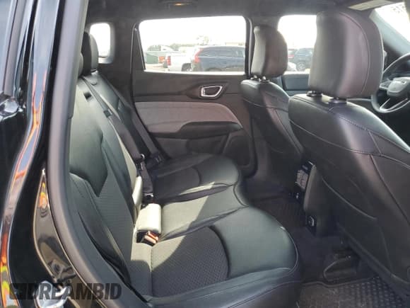 ✅ 2024 Jeep Compass Latitude • VIN: 3C4NJDBN4RT176763 • Lot: 69246515. Wystawiony na Copart z przebiegiem 15 428 mil. Bezpłatny archiwum sprzedaży aukcyjnych z USA i szczegółowy raport historii pojazdu na DreamBid. Zdjęcie 11.