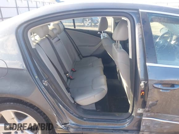 ✅ 2009 Volkswagen Passat Komfort • VIN: WVWJK93C09P051785 • Лот: 43441363. Опубликован ранее на IAAI с пробегом 138 545 миль. Бесплатный доступ к архиву аукционных продаж из США и подробный отчёт об истории автомобиля на DreamBid. Изображение 8.