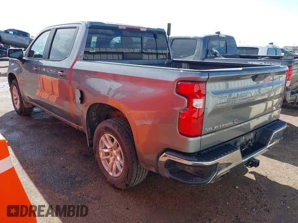 ✅ 2019 Chevrolet Silverado 1500 LT • VIN: 3GCUYDED0KG150685 • Lot: 43391185. Wystawiony na IAAI z przebiegiem 221 154 mil. Bezpłatny archiwum sprzedaży aukcyjnych z USA i szczegółowy raport historii pojazdu na DreamBid. Zdjęcie 3.