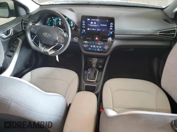 ✅ 2021 Hyundai Ioniq SE • VIN: KMHC75LC0MU260811 • Lot: 82023644. Wystawiony na Copart z przebiegiem 83 366 mil. Bezpłatny archiwum sprzedaży aukcyjnych z USA i szczegółowy raport historii pojazdu na DreamBid. Zdjęcie 8.