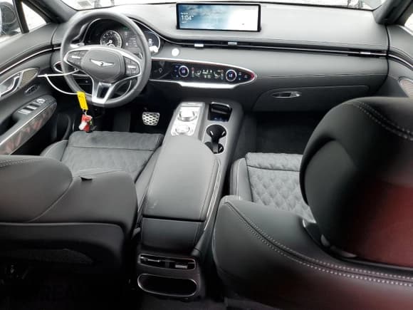 ✅ 2024 Genesis GV70 Sport • VIN: 5NMMCDTC7RH011127 • Lot: 61815785. Wystawiony na Copart z przebiegiem 1 957 mil. Bezpłatny archiwum sprzedaży aukcyjnych z USA i szczegółowy raport historii pojazdu na DreamBid. Zdjęcie 8.