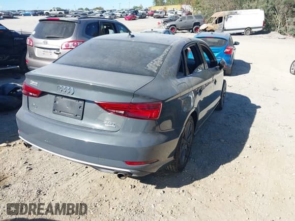 ✅ 2017 Audi A3 Premium • VIN: WAUB8GFF8H1026256 • Лот: 43506194. Опубликован ранее на IAAI с пробегом 92 097 миль. Бесплатный доступ к архиву аукционных продаж из США и подробный отчёт об истории автомобиля на DreamBid. Изображение 4.