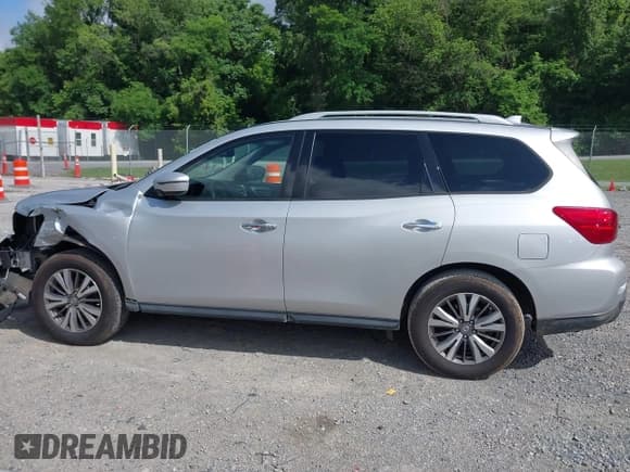 ✅ 2019 Nissan Pathfinder SV • VIN: 5N1DR2MM0KC599382 • Lot: 42532330. Listed on IAAI with 84,410 mi. Free auction sales archive from the USA and detailed vehicle history report at DreamBid. Image 14.