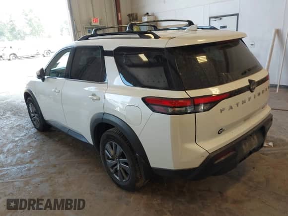 2022 Nissan Pathfinder SV z VIN 5N1DR3BD7NC234940, wystawiony jako IAAI lot #42806846 z przebiegiem 119 082 mil mil oraz . Historia ofert i sprzedaży dostępna na DreamBid. Obrazek 3.