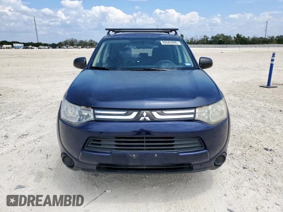 ✅ 2014 Mitsubishi Outlander ES • VIN: JA4AD2A31EZ007484 • Lot: 69563995. Listed on Copart with 159,783 mi. Free auction sales archive from the USA and detailed vehicle history report at DreamBid. Image 5.